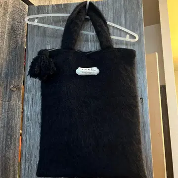 올드맨즈테일러 태슬 달린 복슬복슬 가방