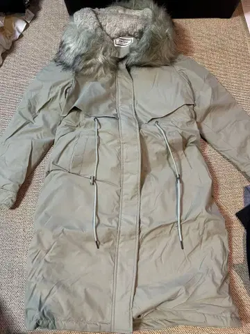 신디벤디 플리스 부착 모즈 코트