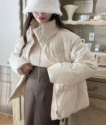 Ada. 코듀로이 충전솜 다운 자켓