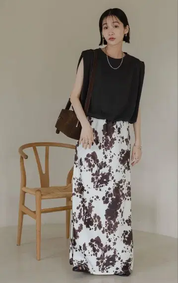 스트레치 새틴 스커트 LOWRYSFARM 로리즈팜