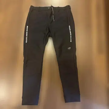 MASTER BUNNY EDITION 슬림핏 팬츠 블랙 사이즈 4