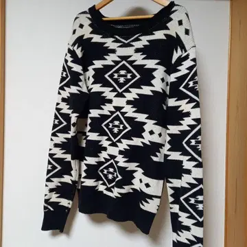 기하학 패턴 니트 스웨터 크루넥