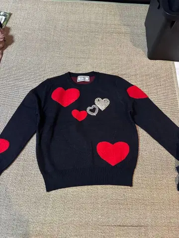 신디 반디 블랙 하트 스웨터