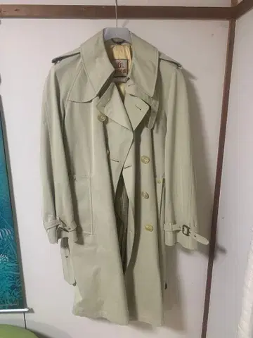 바라쿠타 트렌치코트 영국제