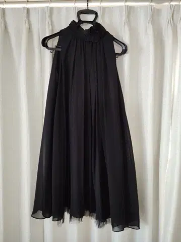 엘레강트 블랙 슬리브리스 원피스