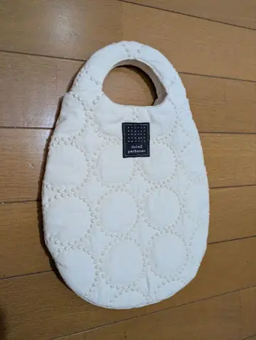 미나 페르호넨 우즈라백 탬버린 화이트