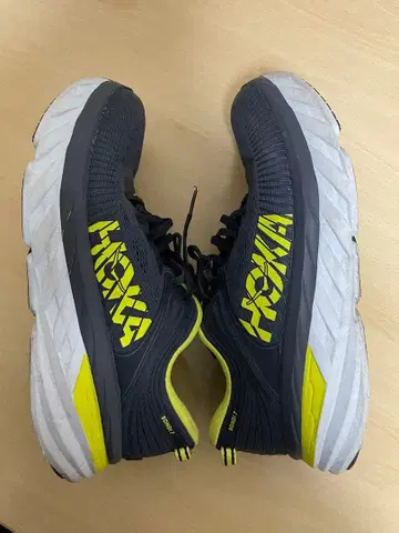 호카 오네오네 러닝화 본디 7