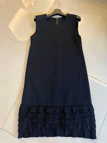 FOXY 슬리브리스 무릎 기장 원피스 40