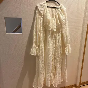 아이보리 프릴 롱 드레스