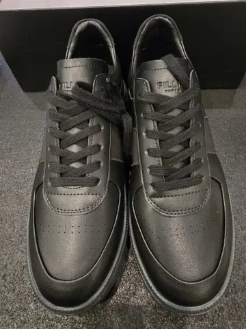 FILLIN 블랙 스니커즈