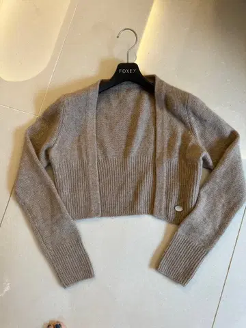 FOXEY 베이지 크롭 가디건 38