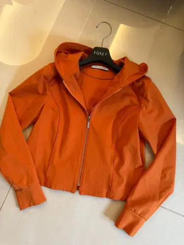 foxy 후드 부착 오렌지 후드티 사이즈 38