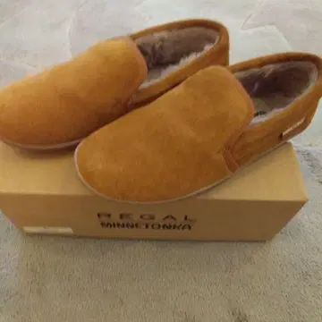 REGAL MINNETONKA 카멜 모카신
