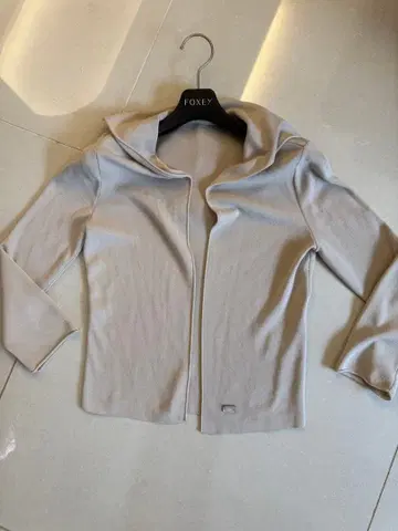 FOXEY 후드 부착 가디건 38