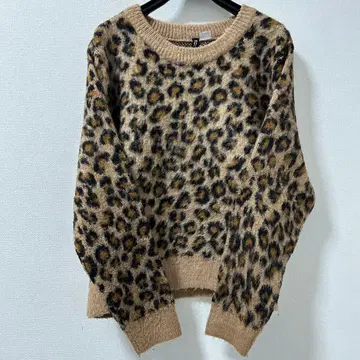 레오파드 무늬 긴팔 니트 스웨터