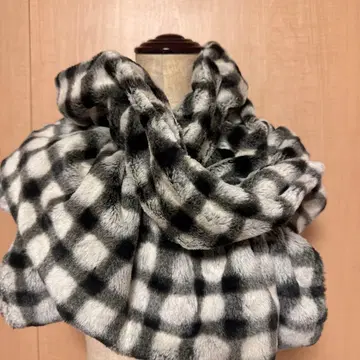 Tif & Tiffy 퍼 소재 블랙 화이트 체크 무늬 머플러