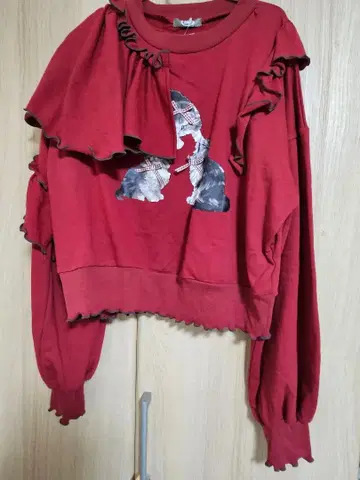 쿠틸과 레트로 프릴 달린 고양이 프린트 빨간색 트레이닝복