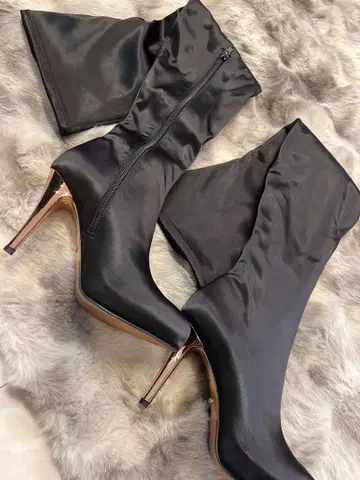 블랙 새틴 오버니 부츠