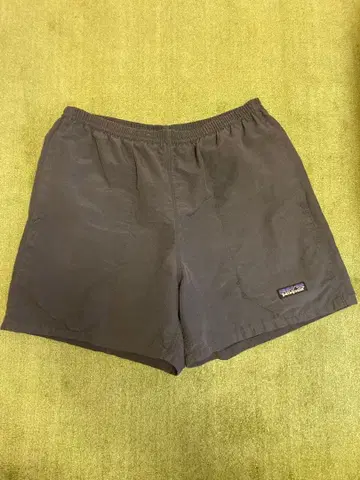 Patagonia 다크 그레이 숏팬츠