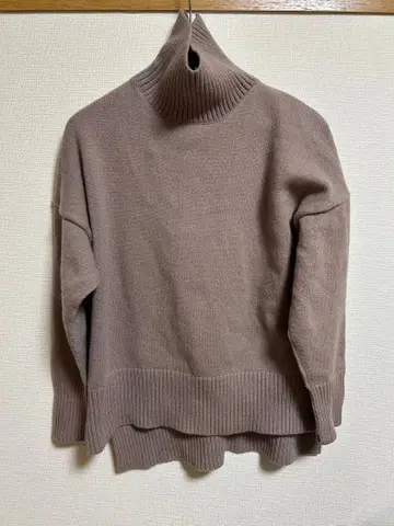 emmi 에미 베이지 터틀넥 스웨터