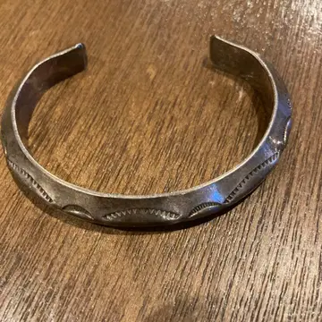 실버 파상 무늬 커프 팔찌