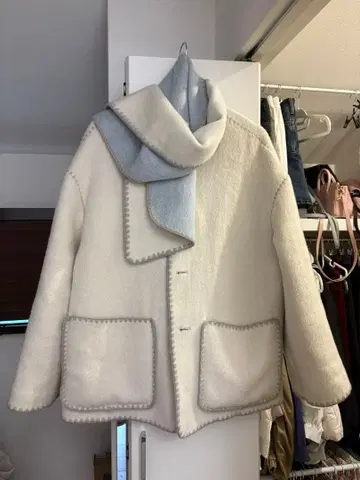 리버서블 울 코트 + 머플러 포함 아이보리 x 라이트 블루