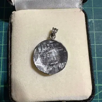 기베온 운석 펜던트 탑