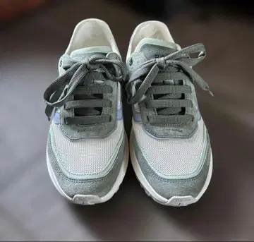 새상품급 [ 발리 ] 스니커즈