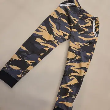 New Balance 카모 패턴 저지 팬츠 조거 팬츠