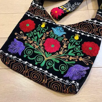 전체 자수 숄더백 에스닉 벨로아지