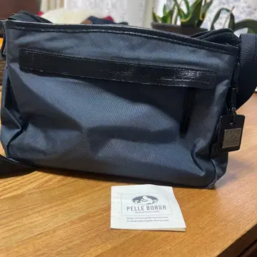 펠레 보르사 그레이 숄더백