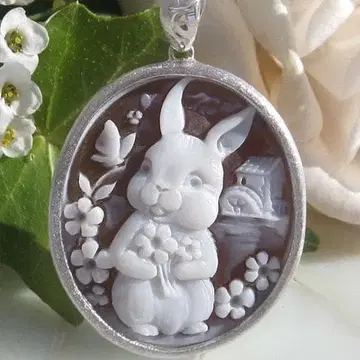 새상품 시모넬리 씨 쉘 카메오 펜던트 탑 꽃밭의 귀여운 토끼