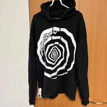 마다라닌겐 블랙 후드티