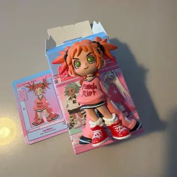 POPMARTPeach riotLOADIN Gigi-Cheerleader