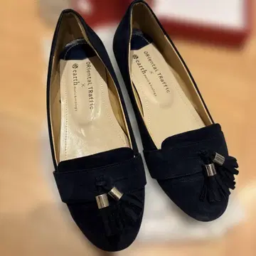 earth 콜라보 오리엔탈 트래픽 태슬 달린 네이비 로퍼