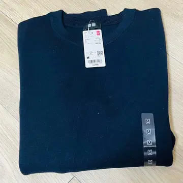 미사용 새상품 UNIQLO 네이비 스웨터 M 사이즈
