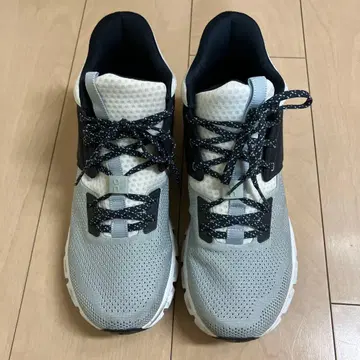 On 러닝화 그레이/블랙 25cm