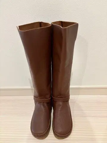 브라운 롱 부츠 심플한 디자인