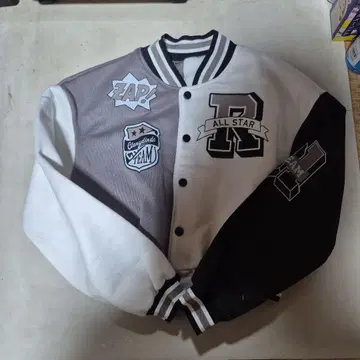 바이컬러 자수 로고 점퍼