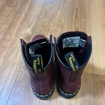 닥터마틴 8홀 부츠