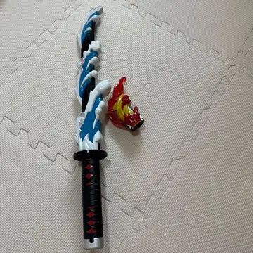 귀멸의 칼날 불과 물의 디자인의 검과 이펙트