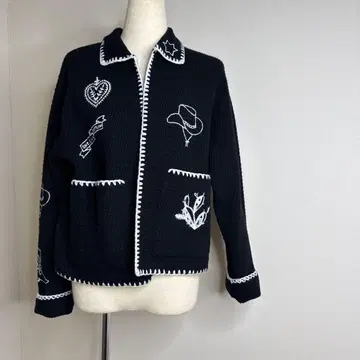 새상품 이번 시즌 저널 스탠다드 자수 블랙 긴팔 가디건