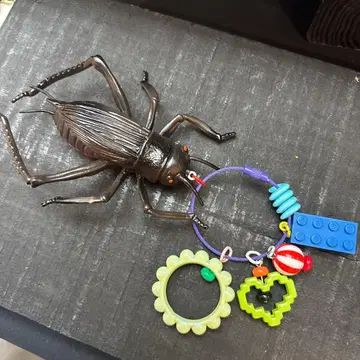귀뚜라미 모양 키링 컬러풀 참 포함
