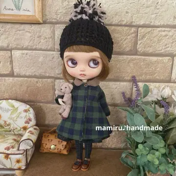 네오 브라이스 아웃핏 블랙워치 컬러의 멋진 코트