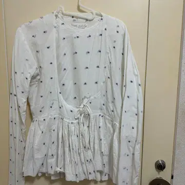 Khadi and Co. 도트 무늬 긴팔 셔츠