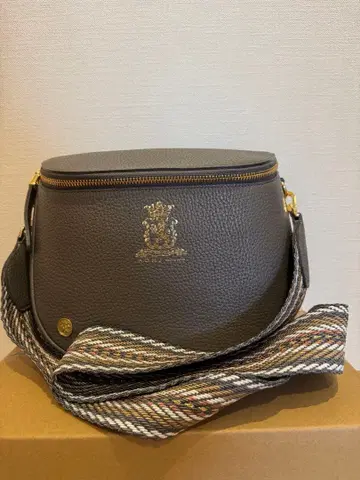 ADMJ 크로스 바디백