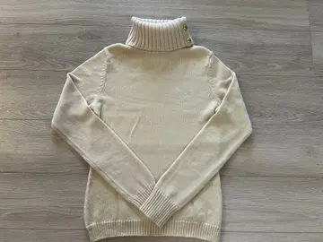 BLUELABEL 아이보리 터틀넥 니트