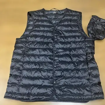 유니클로 남성용 울트라 라이트 다운 베스트 블랙 M 새상품급