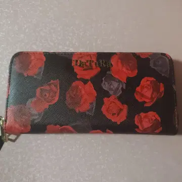 [새상품] DaTuRa 장미 패턴 장지갑 로즈 블랙