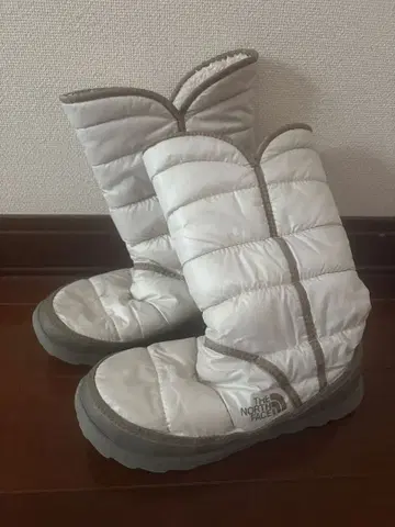 THE NORTH FACE 화이트 다운 부츠